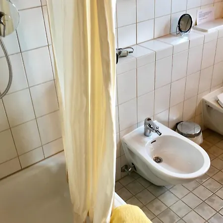 Idyllisch Wohnen Mit Balkon & Super Anbindung * לינדאו