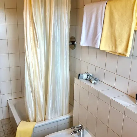 Idyllisch Wohnen Mit Balkon & Super Anbindung דירה *